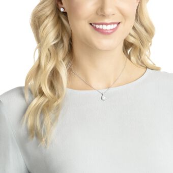 swarovski begin set  trilliant cut  white  rhodium plated