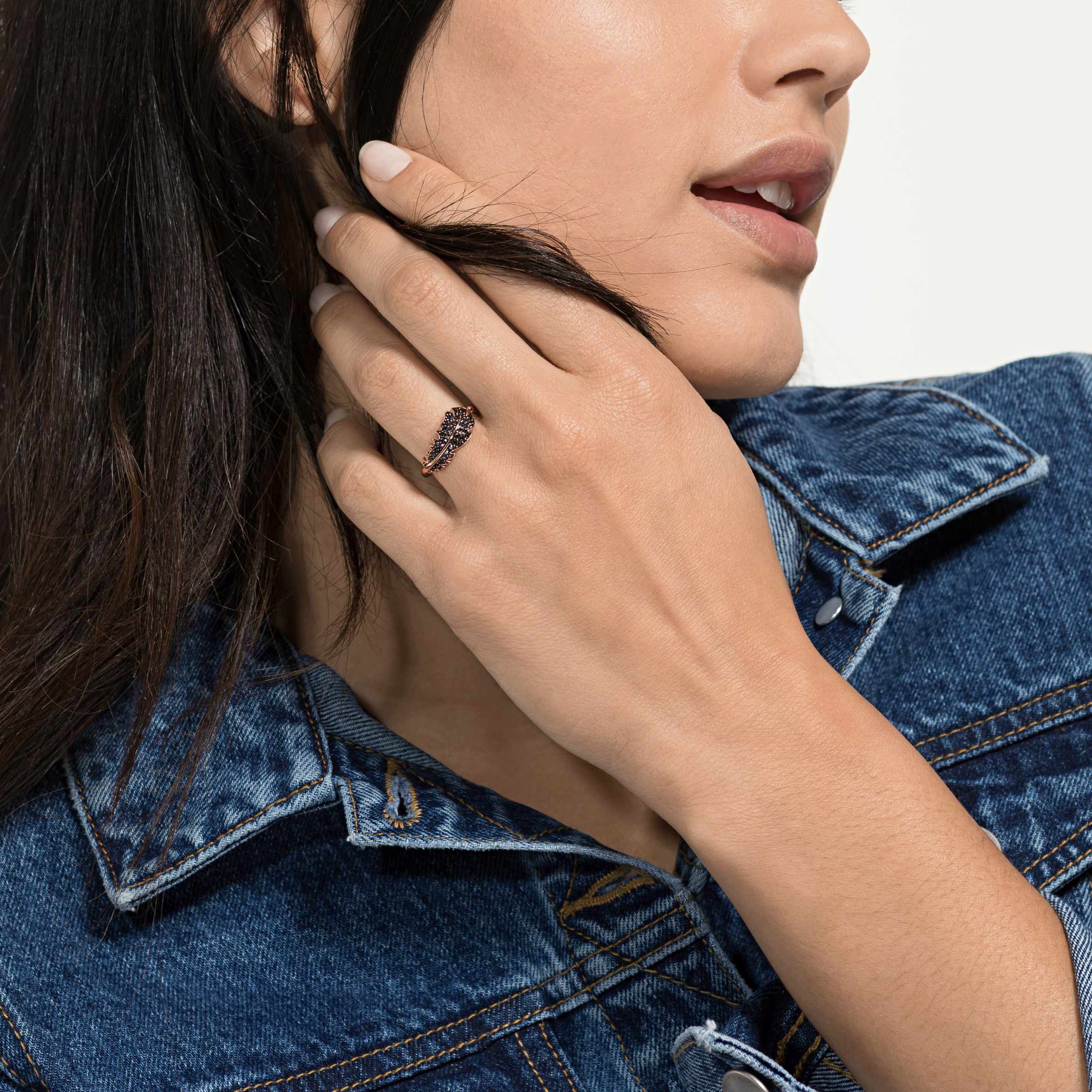 swarovski naughty motif ring  feather  black  rose gold tone plated