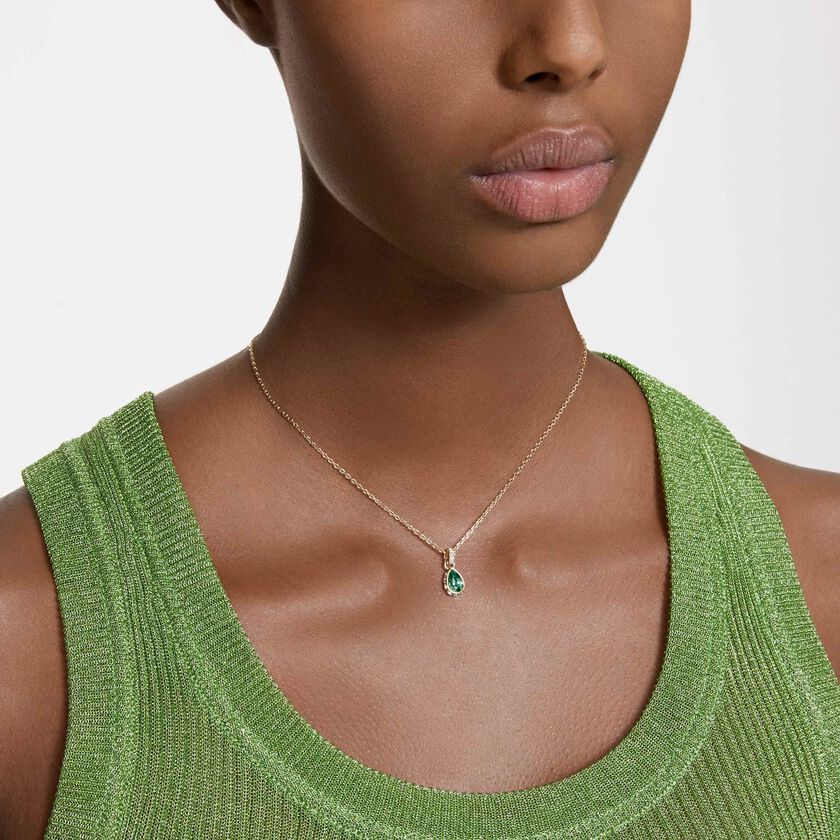 swarovski chroma pendant  pear cut  green  18k gold finish