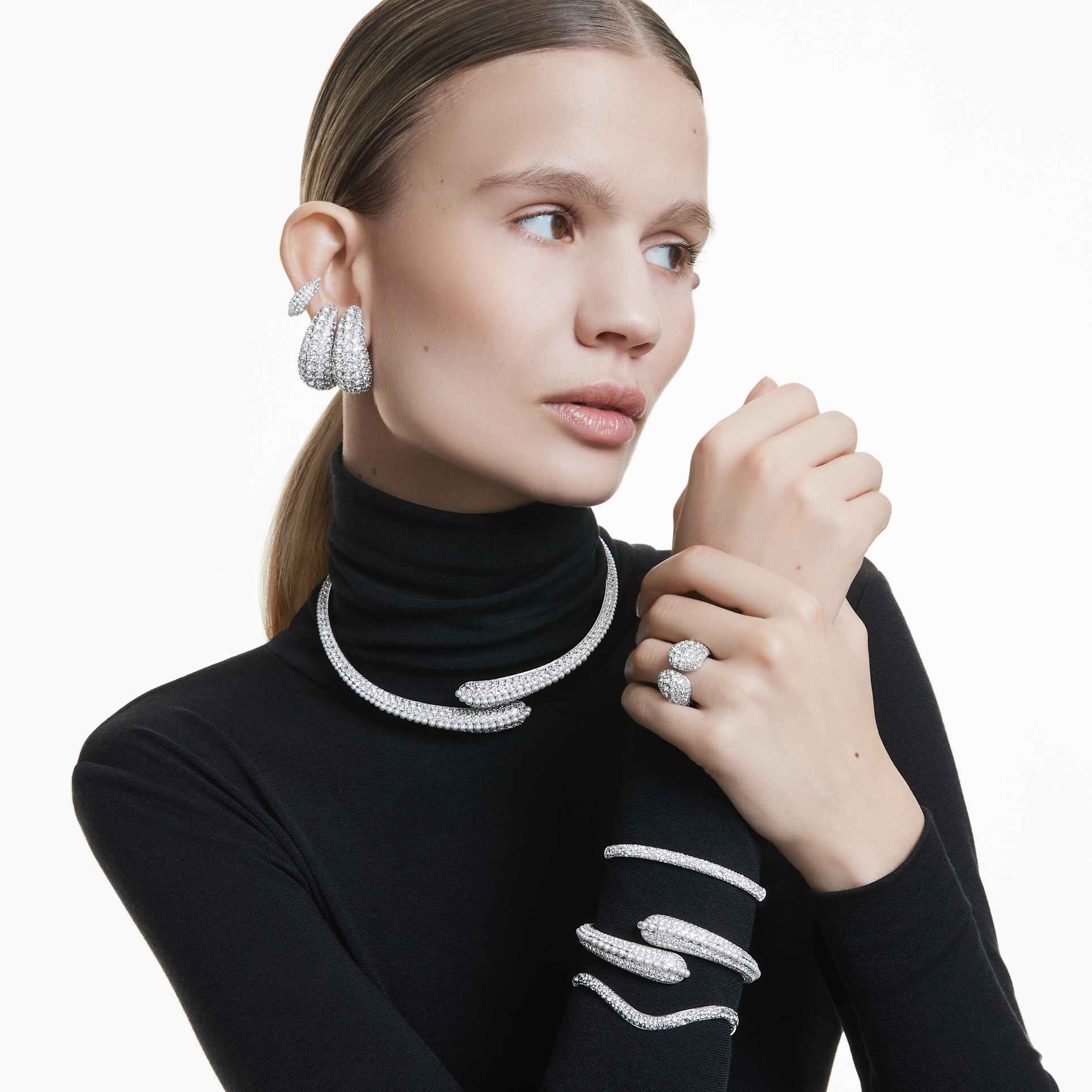 swarovski sublima cocktail ring  round cut  white  rhodium plated